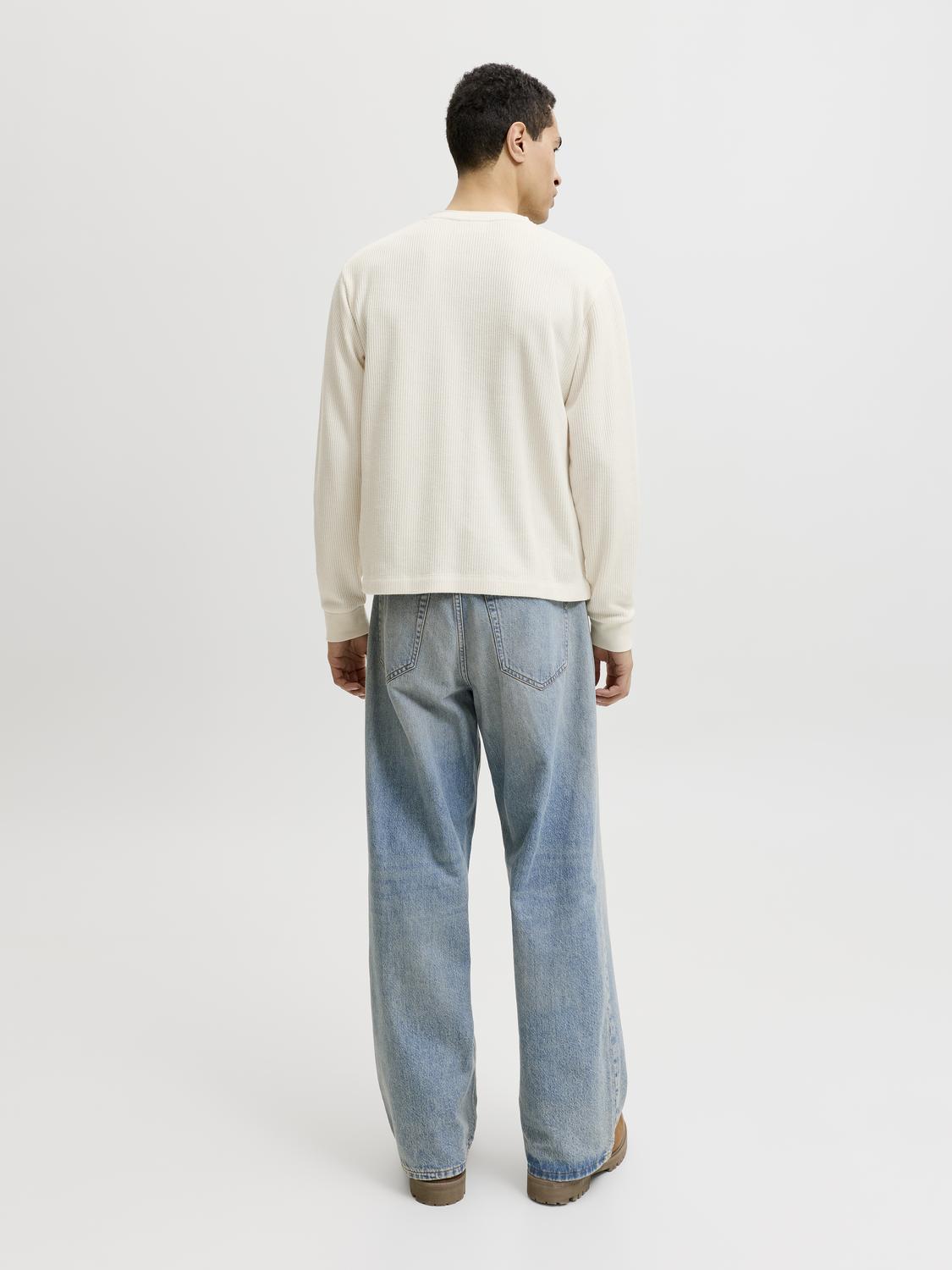 model_shot-back